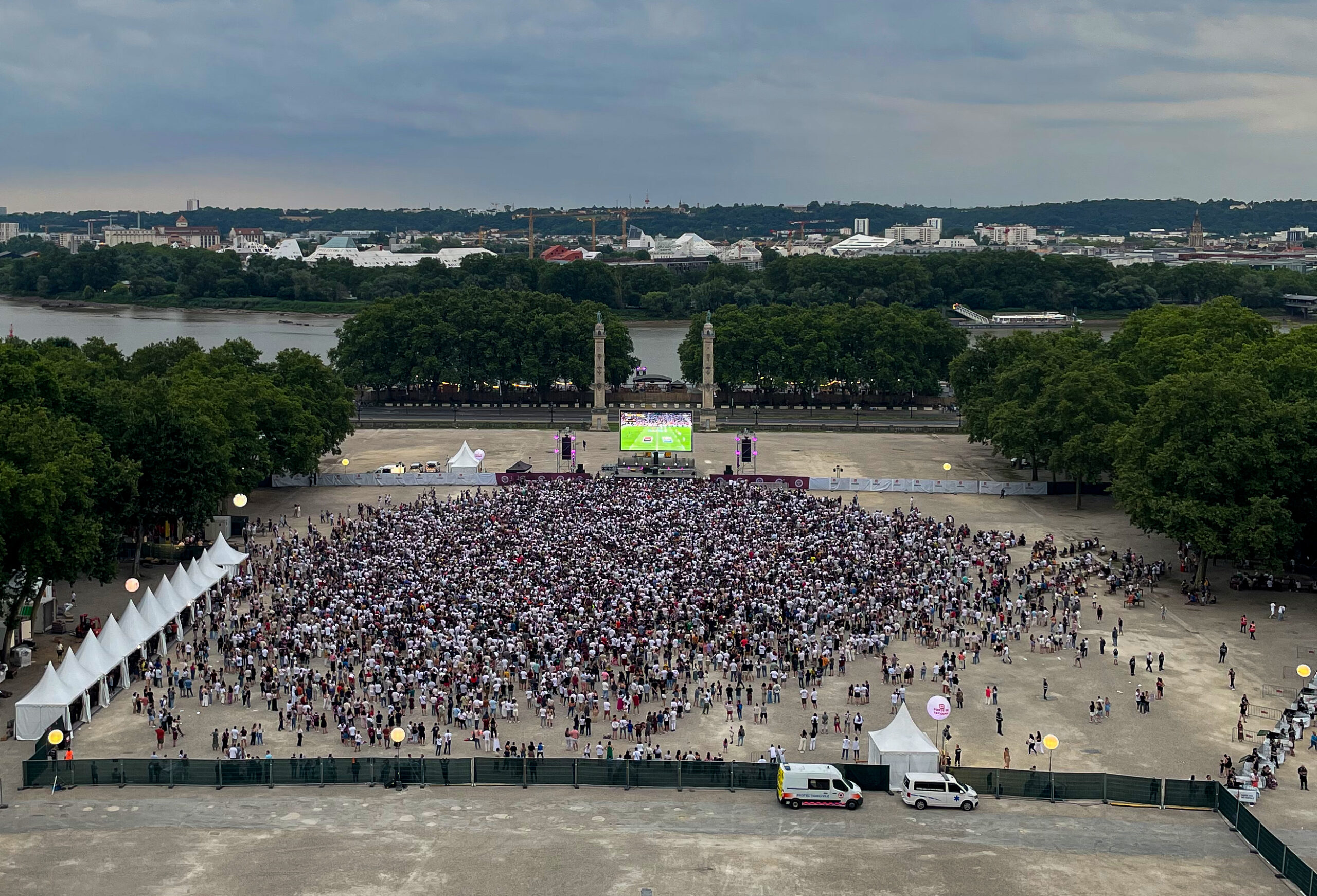 Public regroupé à la zone UBB