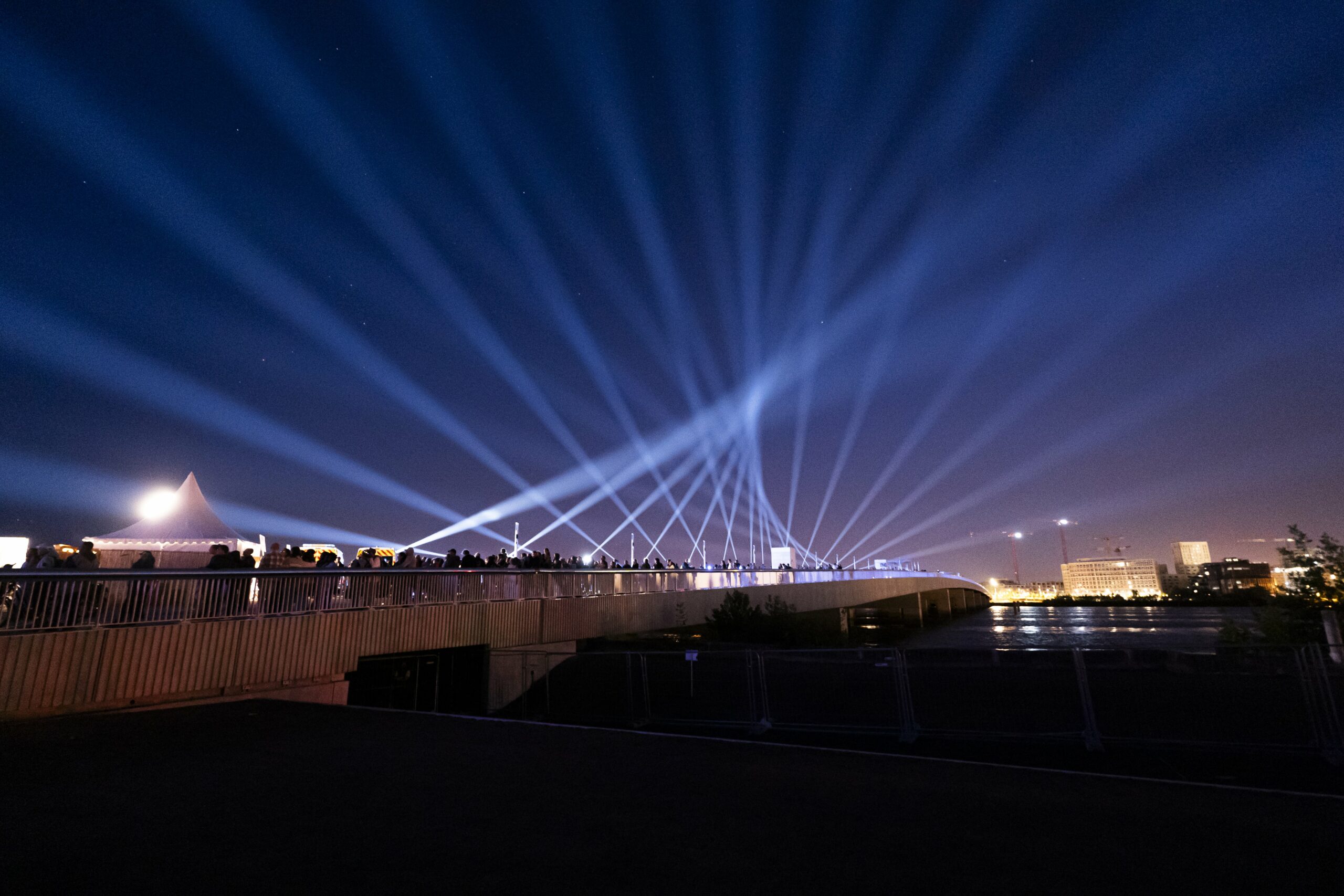 Spectacle de lumières sur le pont Simone Veil