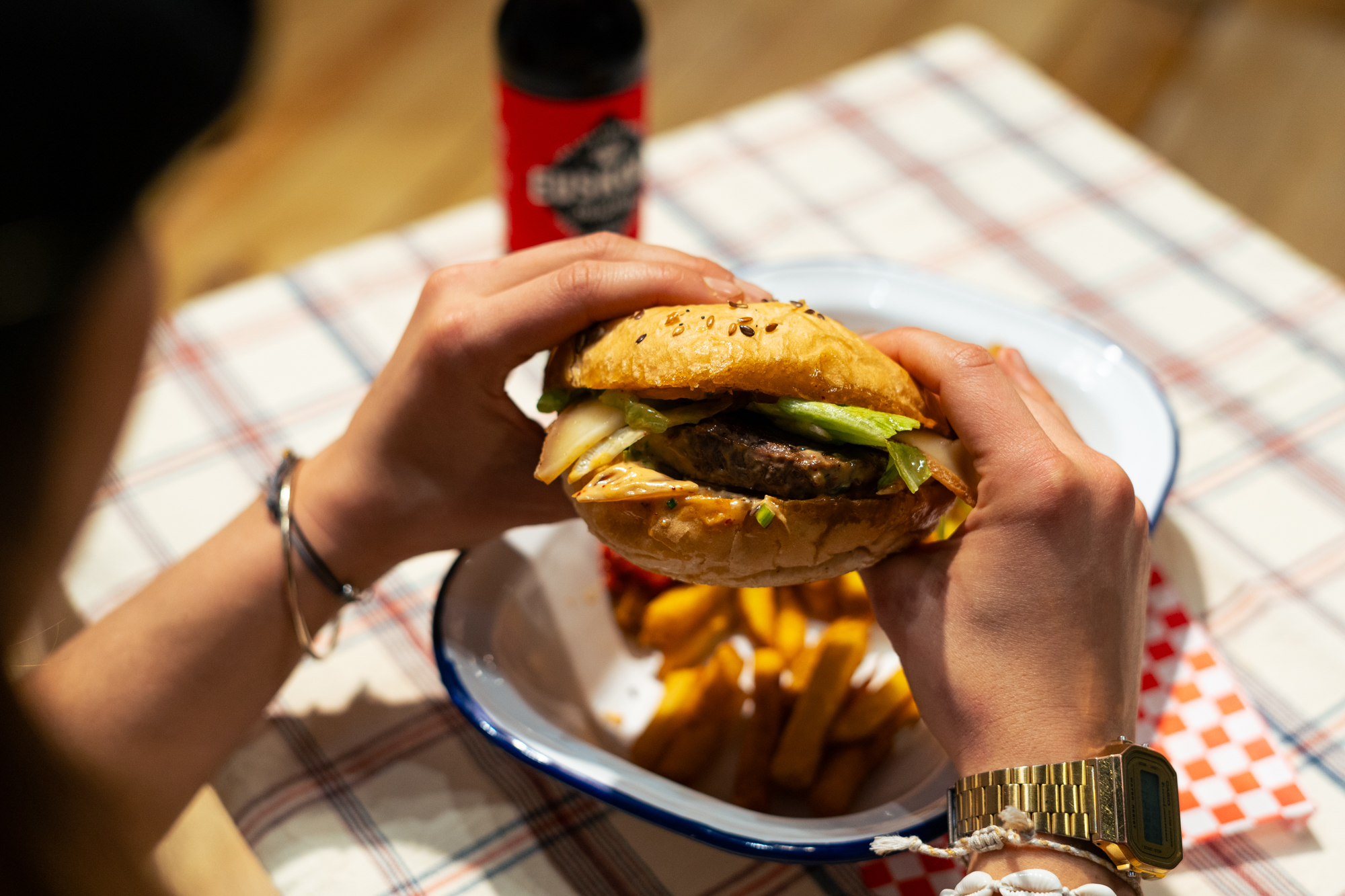 Burger sur le stand du 64 au SIA